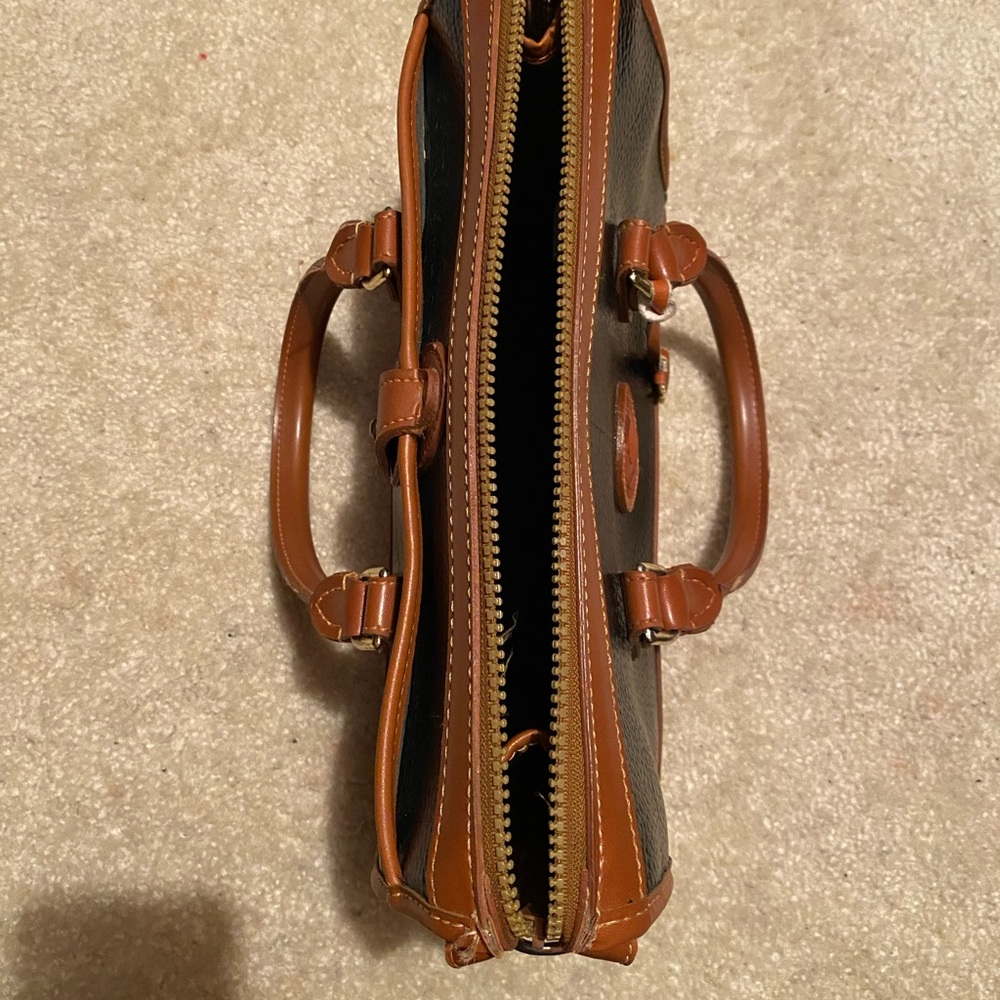 D&B Elegant Black and Tan Leather Handbag - Picture 6 of 15